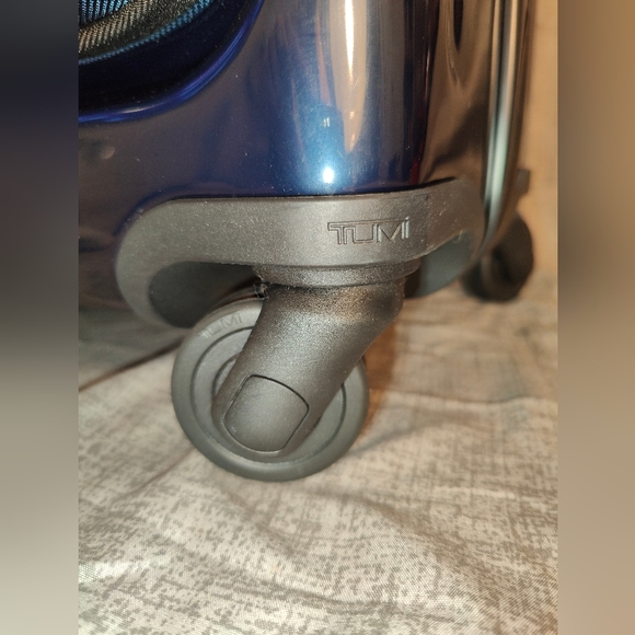 Tumi Continental Front Pocket Carry-On Spinner 21” Navy Expandable TSA Lock NEW - Picture 6 of 12